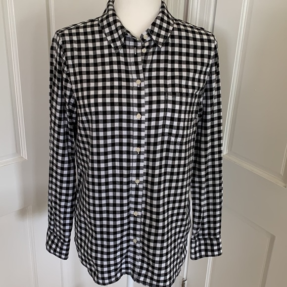 EUC.  Banana republic plaid shirt - Picture 3 of 4